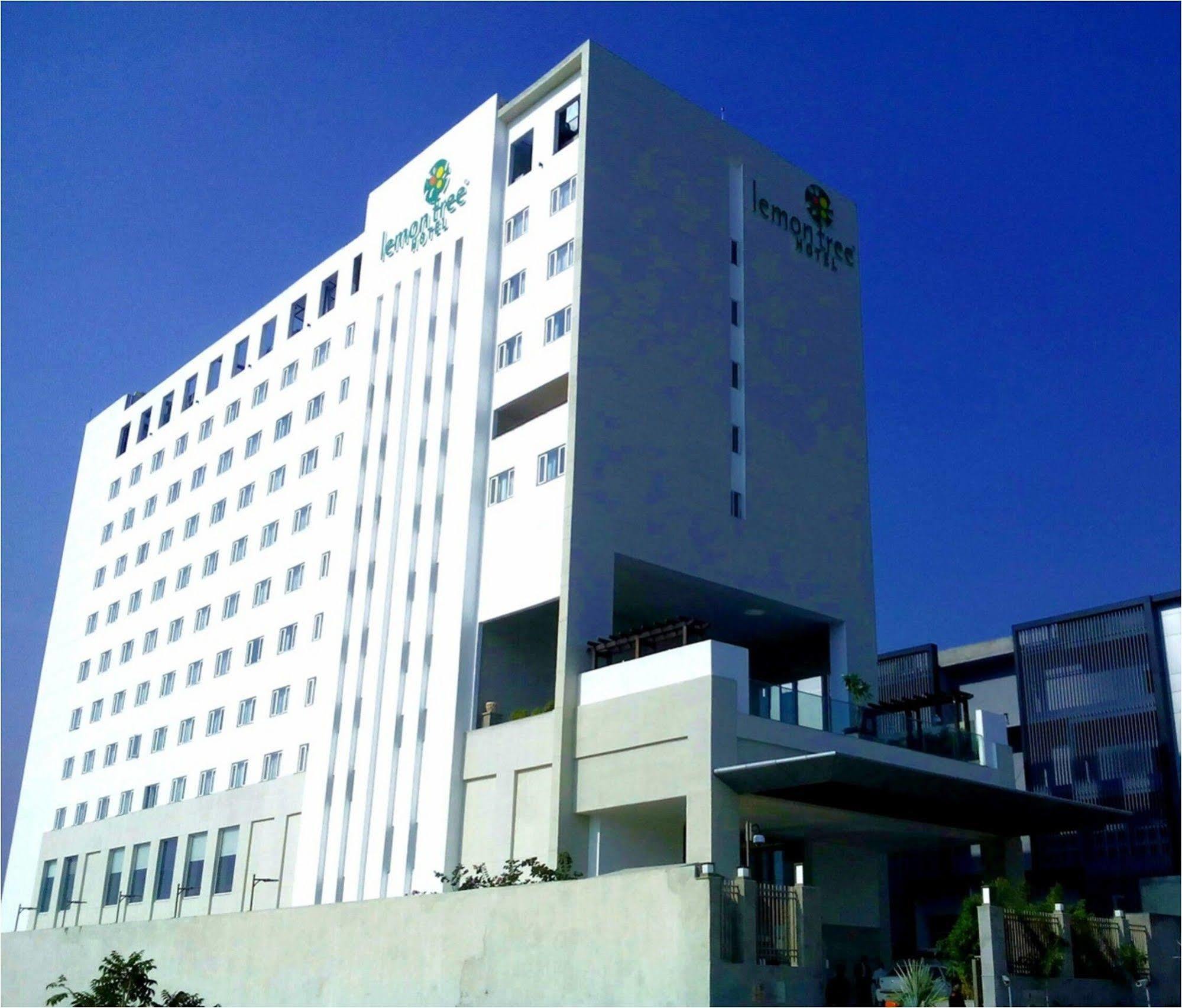 Lemon Tree Hotel, Gachibowli, Hyderabad Exterior foto